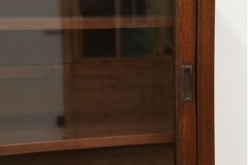 アンティーク家具　アンティーク　古い木のシンプルなモールガラス二段重ね収納棚(飾り棚、食器棚、陳列棚)
