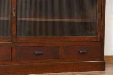 アンティーク家具　アンティーク　古い木のシンプルなモールガラス二段重ね収納棚(飾り棚、食器棚、陳列棚)
