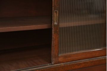 アンティーク家具　アンティーク　古い木のシンプルなモールガラス二段重ね収納棚(飾り棚、食器棚、陳列棚)