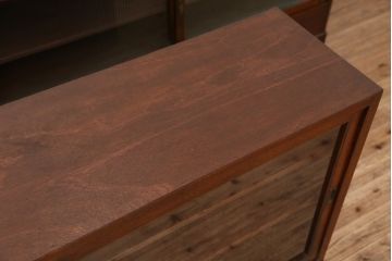 アンティーク家具　アンティーク　古い木のシンプルなモールガラス二段重ね収納棚(飾り棚、食器棚、陳列棚)
