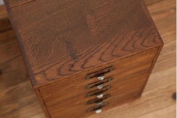 アンティーク家具　アンティーク　古いナラ材のネームプレート付き小引き出し