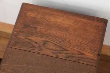 アンティーク家具　アンティーク　古いナラ材のネームプレート付き小引き出し