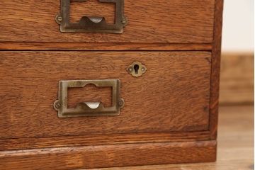 アンティーク家具　アンティーク　古いナラ材のネームプレート付き小引き出し