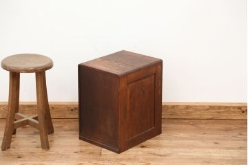 アンティーク家具　アンティーク　古いナラ材のネームプレート付き小引き出し
