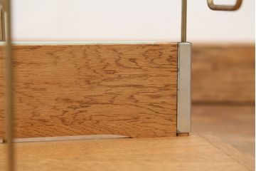アンティーク雑貨　アンティーク　レトロなデザインの本立て　2個セット