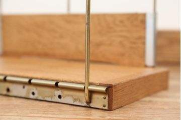 アンティーク雑貨　アンティーク　レトロなデザインの本立て　2個セット