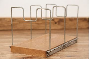 アンティーク雑貨　アンティーク　レトロなデザインの本立て　2個セット