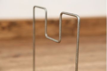アンティーク雑貨　アンティーク　レトロなデザインの本立て　2個セット