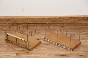 アンティーク雑貨　アンティーク　レトロなデザインの本立て　2個セット