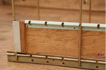 アンティーク雑貨　アンティーク　レトロなデザインの本立て　2個セット