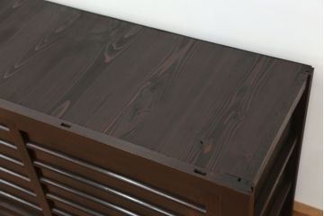 古民具・骨董　美品!モダンな昇り引き出し付き　2段重ね水屋箪笥