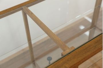 アンティーク家具　アンティーク　古い駄菓子屋の引き出し付きナラ材ガラスケース(飾り棚、ショーケース)