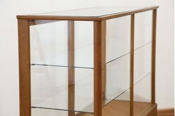 アンティーク家具　アンティーク　古い駄菓子屋の引き出し付きナラ材ガラスケース(飾り棚、ショーケース)