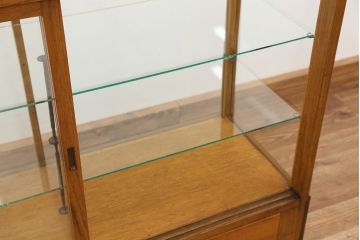 アンティーク家具　アンティーク　古い駄菓子屋の引き出し付きナラ材ガラスケース(飾り棚、ショーケース)