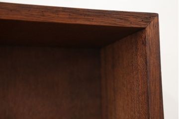 アンティーク家具　★アンティーク　古い木の縦型・薄型本棚(飾り棚)