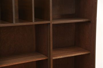 アンティーク家具　アンティーク　可愛いデザイン!古い木の引き出し付き飾り棚(本棚)