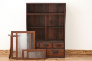 アンティーク家具　アンティーク　古い木の使い込まれたダイヤガラス収納棚(飾り棚・食器棚)