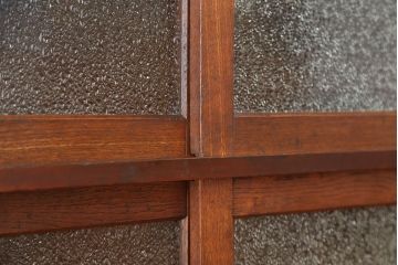 アンティーク家具　アンティーク　古い木の使い込まれたダイヤガラス収納棚(飾り棚・食器棚)