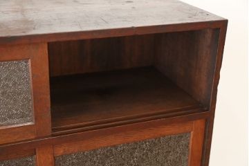 アンティーク家具　アンティーク　古い木の使い込まれたダイヤガラス収納棚(飾り棚・食器棚)