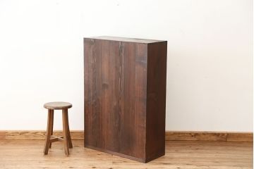 アンティーク家具　アンティーク　古い木の使い込まれたダイヤガラス収納棚(飾り棚・食器棚)