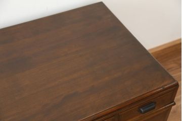 レトロ家具　◇アンティーク　レトロなデザインの重厚な両袖机
