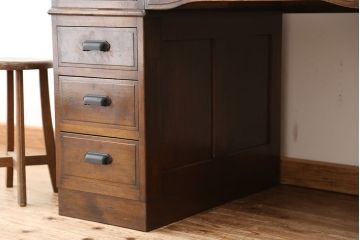 レトロ家具　◇アンティーク　レトロなデザインの重厚な両袖机