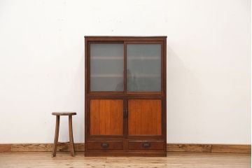 アンティーク家具　アンティーク　可愛いデザイン!古い木のスリガラス入り本箱