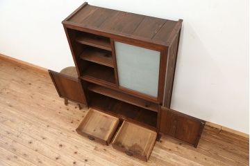 アンティーク家具　アンティーク　可愛いデザイン!古い木のスリガラス入り本箱