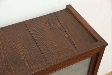 アンティーク家具　アンティーク　可愛いデザイン!古い木のスリガラス入り本箱
