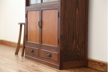 アンティーク家具　アンティーク　可愛いデザイン!古い木のスリガラス入り本箱