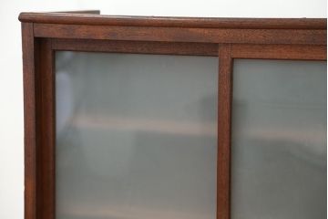 アンティーク家具　アンティーク　可愛いデザイン!古い木のスリガラス入り本箱