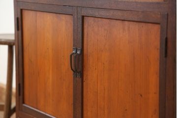 アンティーク家具　アンティーク　可愛いデザイン!古い木のスリガラス入り本箱