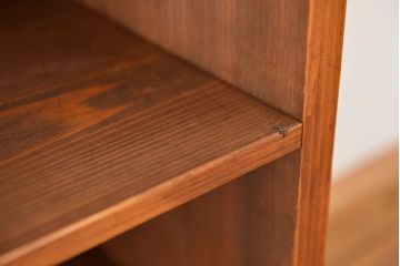 アンティーク家具　アンティーク　古い木のシンプルな薄型本棚(飾り棚)