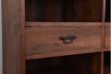 アンティーク家具　アンティーク　古い木のシンプルな引き出し付き飾り棚(収納棚)