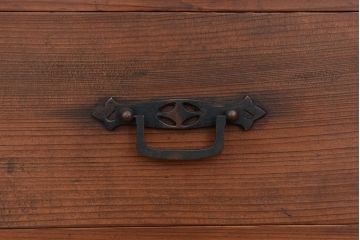 アンティーク家具　アンティーク　古い木のシンプルな引き出し付き飾り棚(収納棚)