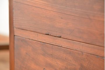 アンティーク家具　アンティーク　古い木の引き出し付き飾り棚(チェスト)