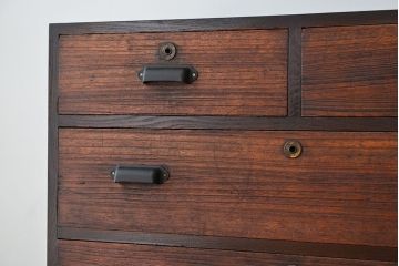 アンティーク家具　★アンティーク　古い木のシンプルなチェスト?