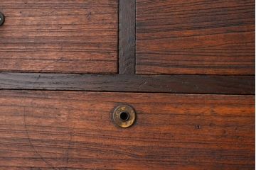 アンティーク家具　★アンティーク　古い木のシンプルなチェスト?