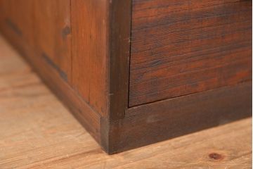 アンティーク家具　★アンティーク　古い木のシンプルなチェスト?