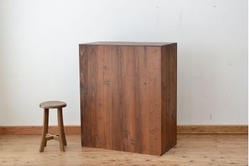 アンティーク家具　★アンティーク　古い木のシンプルなチェスト?