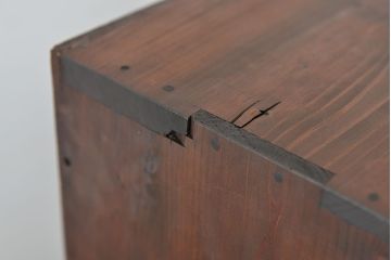 アンティーク家具　★アンティーク　古い木のシンプルなチェスト?