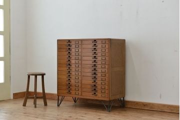 アンティーク家具　アンティーク　素敵なデザイン!古い木の鉄脚書類棚(カルテケース、小引き出し、レコードケース)