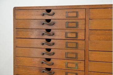 アンティーク家具　アンティーク　素敵なデザイン!古い木の鉄脚書類棚(カルテケース、小引き出し、レコードケース)