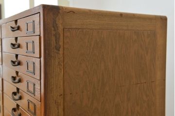 アンティーク家具　アンティーク　素敵なデザイン!古い木の鉄脚書類棚(カルテケース、小引き出し、レコードケース)