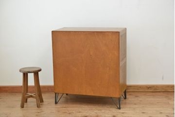 アンティーク家具　アンティーク　素敵なデザイン!古い木の鉄脚書類棚(カルテケース、小引き出し、レコードケース)