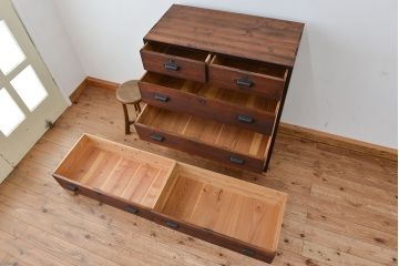 アンティーク家具　★アンティーク　古い木のシンプルなチェスト?
