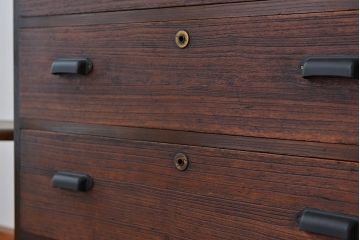 アンティーク家具　★アンティーク　古い木のシンプルなチェスト?