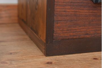 アンティーク家具　★アンティーク　古い木のシンプルなチェスト?