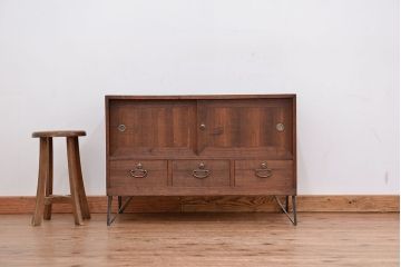 アンティーク家具　アンティーク　古い木のシンプルな鉄脚ローボード(収納棚)
