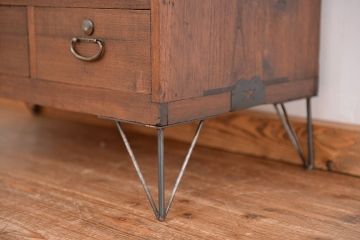 アンティーク家具　アンティーク　古い木のシンプルな鉄脚ローボード(収納棚)